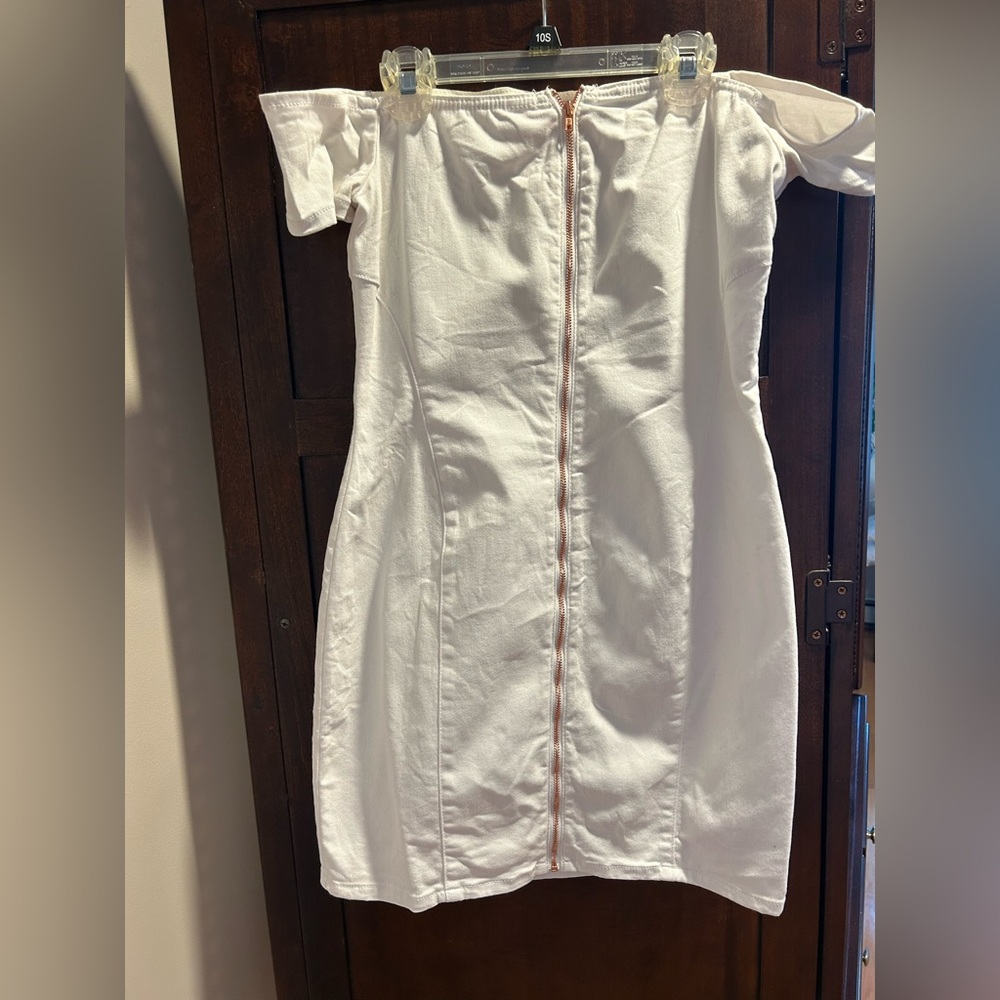 Guess White Denim Zippered Dress off the Shoulder 🤍